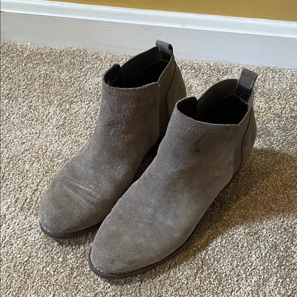 Me Too Women’s Gray Suede Ankle Boots